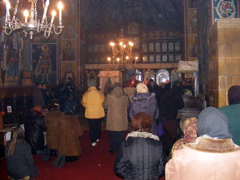 Credincioșii în biserică